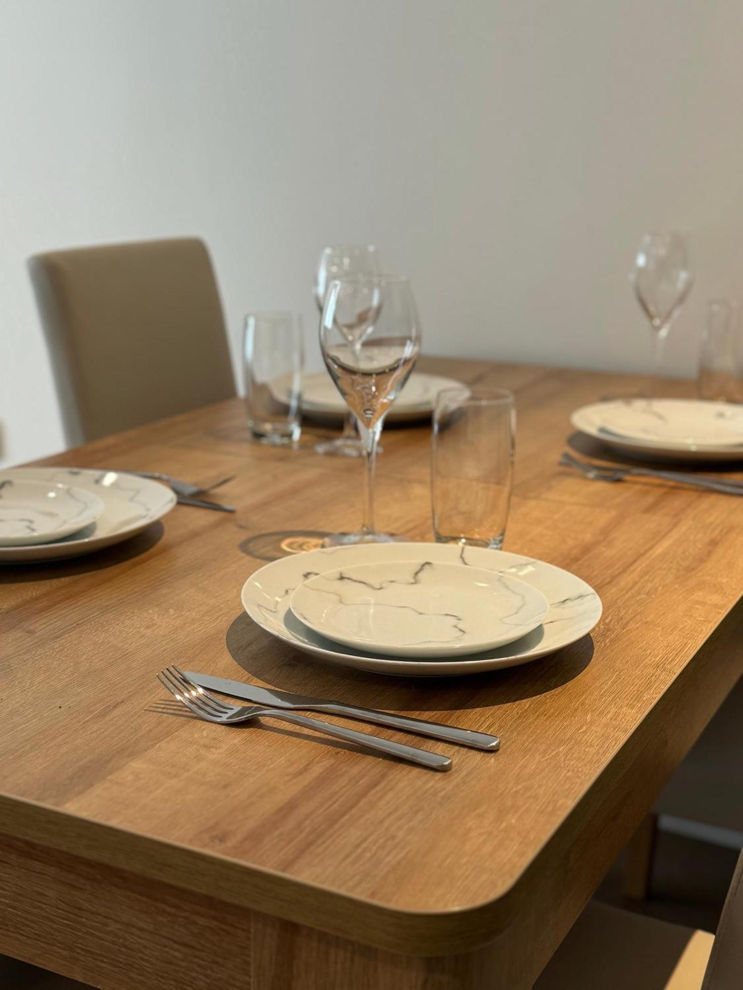 New 2 Bedroom, 2 Bathroom Flat In Fulham Londen Buitenkant foto