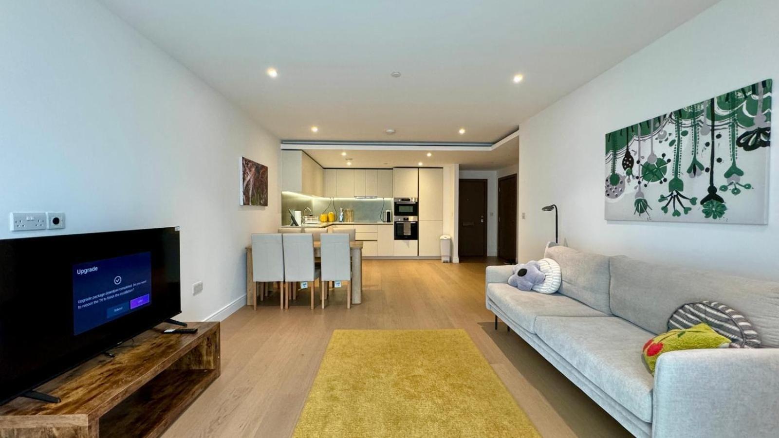 New 2 Bedroom, 2 Bathroom Flat In Fulham Londen Buitenkant foto