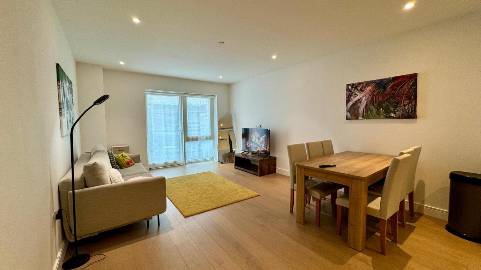 New 2 Bedroom, 2 Bathroom Flat In Fulham Londen Buitenkant foto