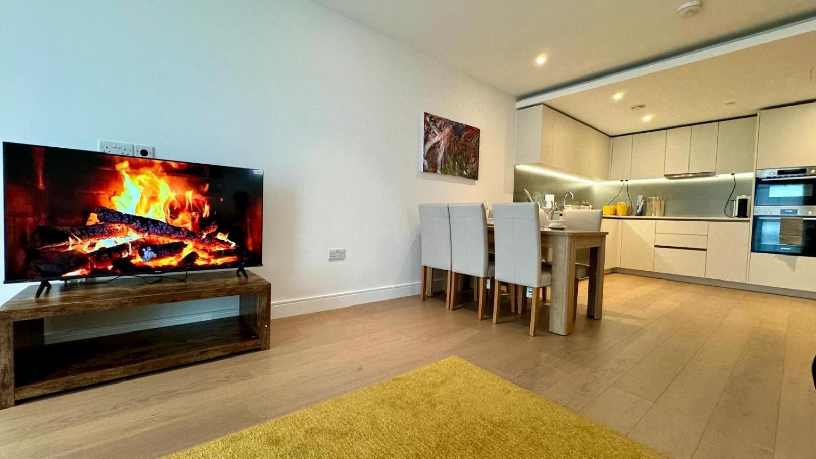 New 2 Bedroom, 2 Bathroom Flat In Fulham Londen Buitenkant foto