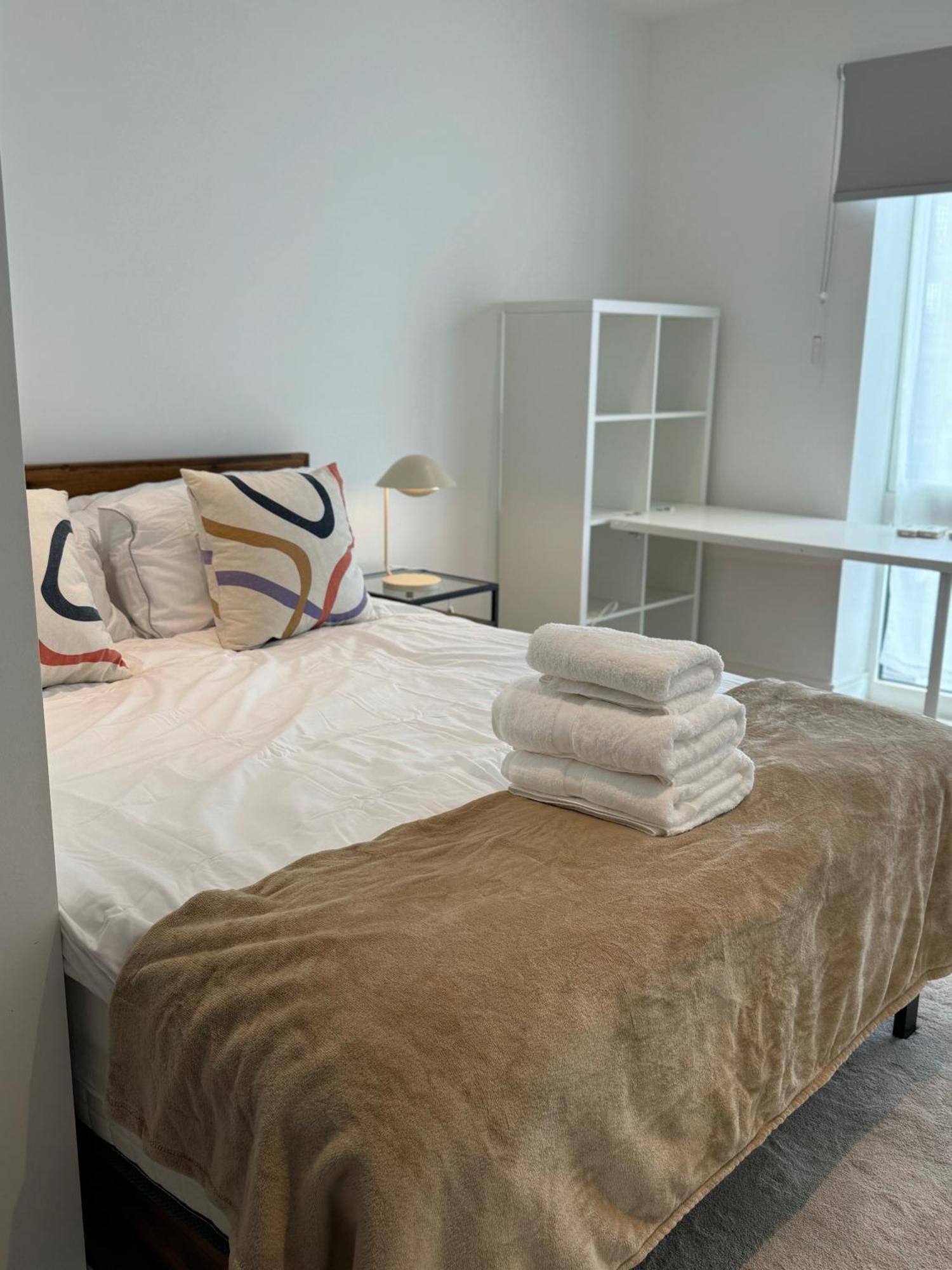 New 2 Bedroom, 2 Bathroom Flat In Fulham Londen Buitenkant foto