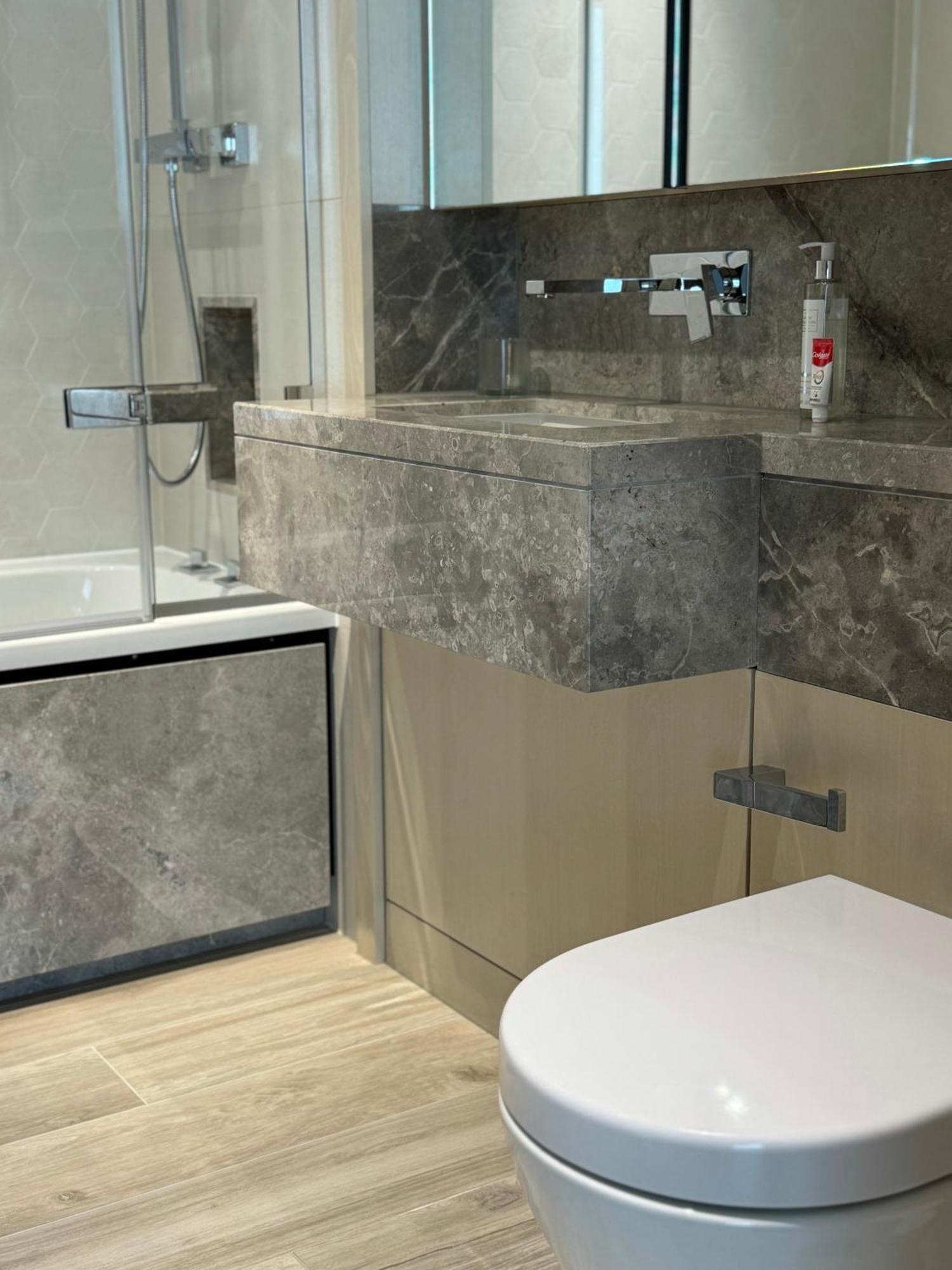 New 2 Bedroom, 2 Bathroom Flat In Fulham Londen Buitenkant foto