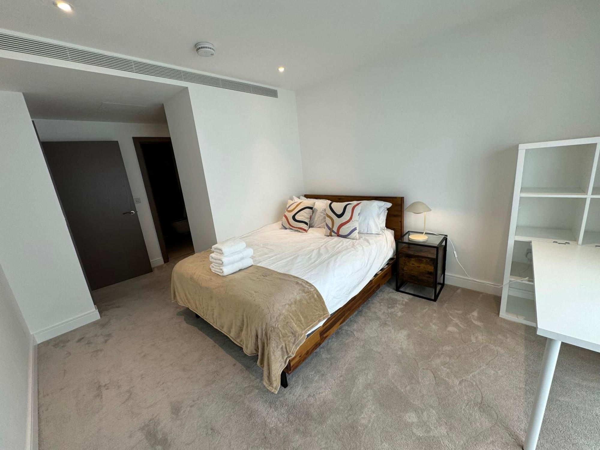 New 2 Bedroom, 2 Bathroom Flat In Fulham Londen Buitenkant foto